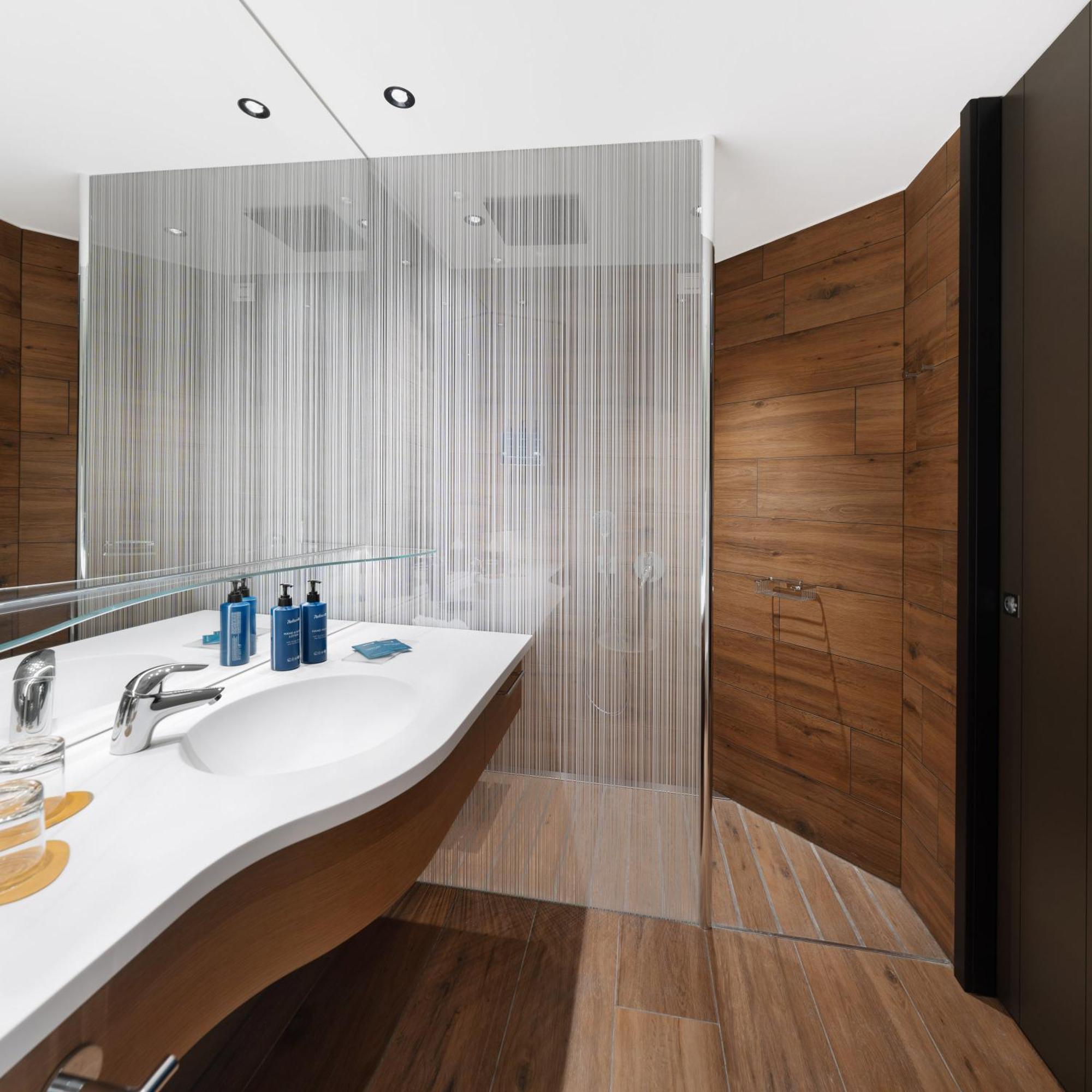 Radisson Blu Hotel, Bergamo Choruslife Экстерьер фото