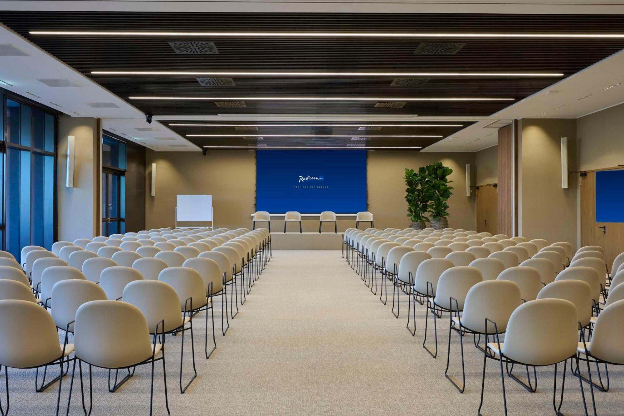 Radisson Blu Hotel, Bergamo Choruslife Экстерьер фото