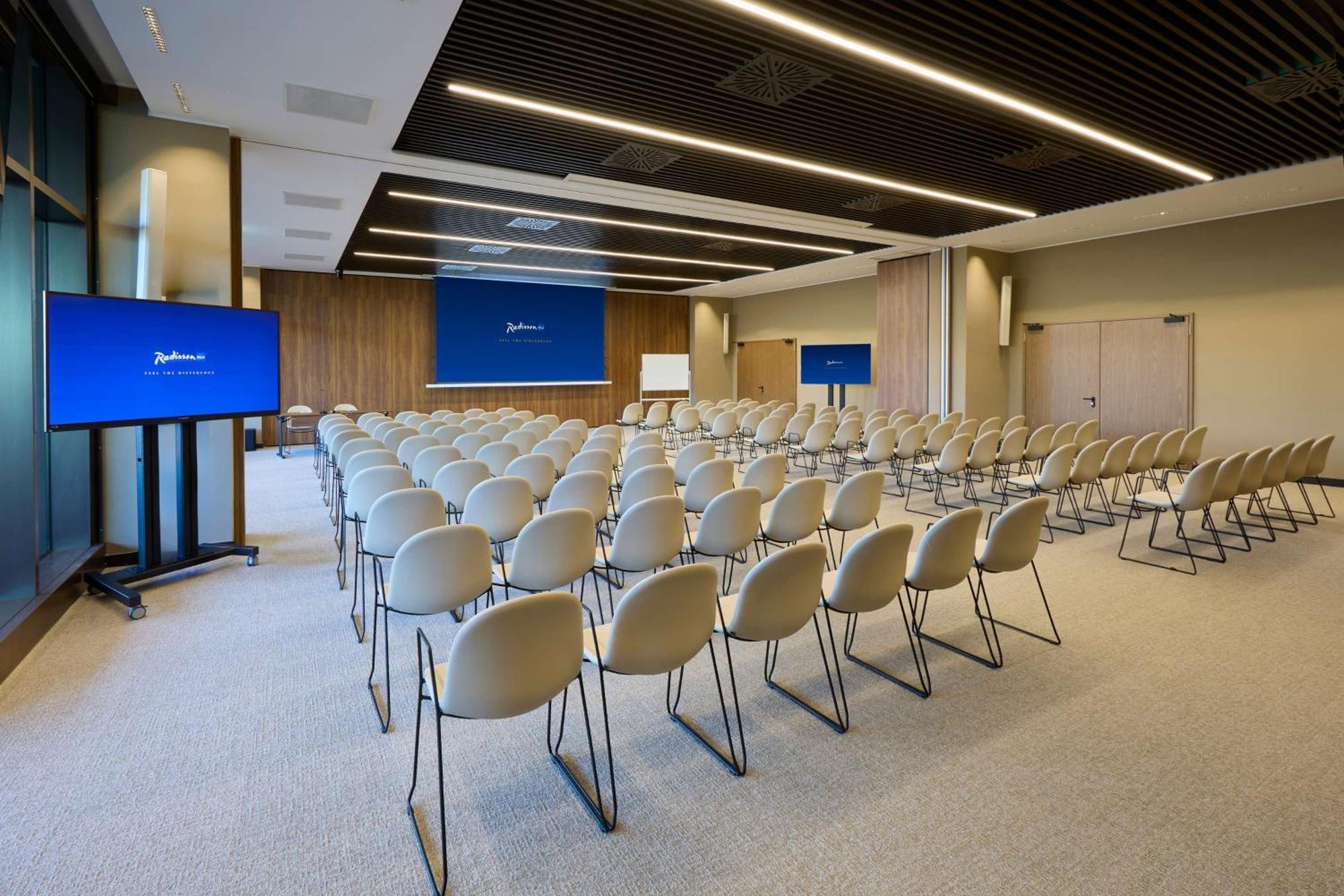 Radisson Blu Hotel, Bergamo Choruslife Экстерьер фото